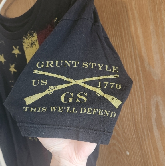 Grunt Style Black T-Shirt with Distressed Flag Graphic - Picture 2 of 3
